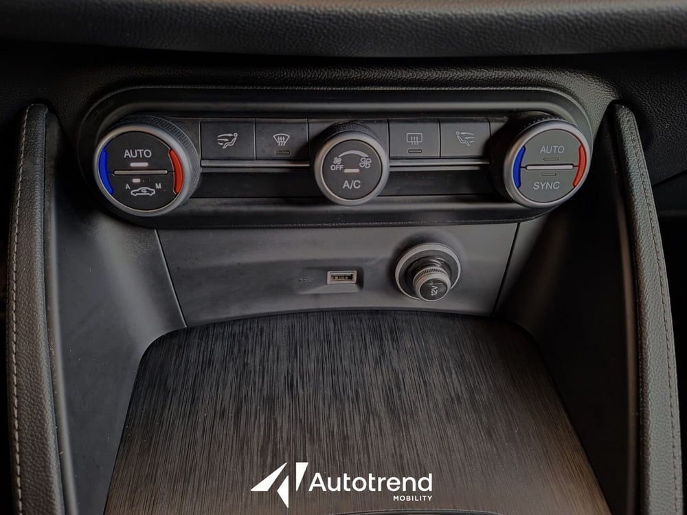 Alfa Romeo Stelvio usata a Bari (13)