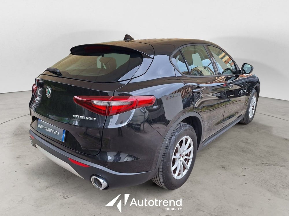 Alfa Romeo Stelvio usata a Bari (2)