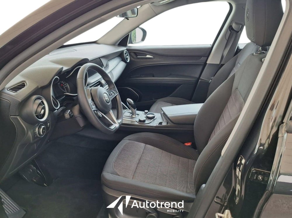 Alfa Romeo Stelvio usata a Bari (6)