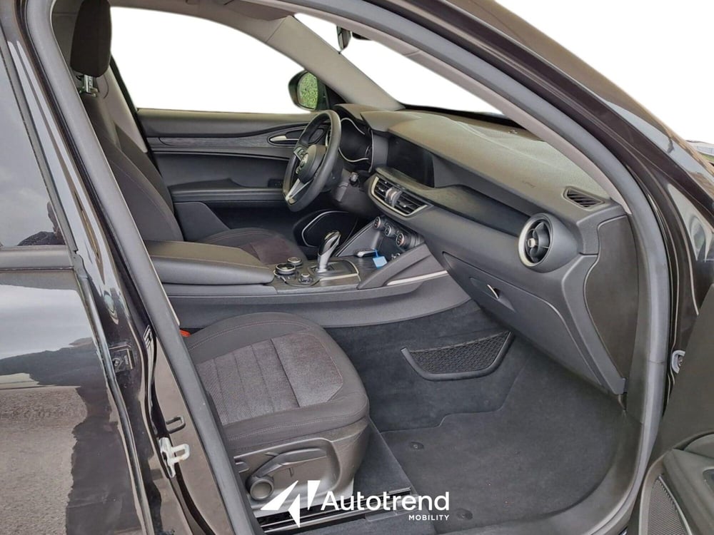 Alfa Romeo Stelvio usata a Bari (7)
