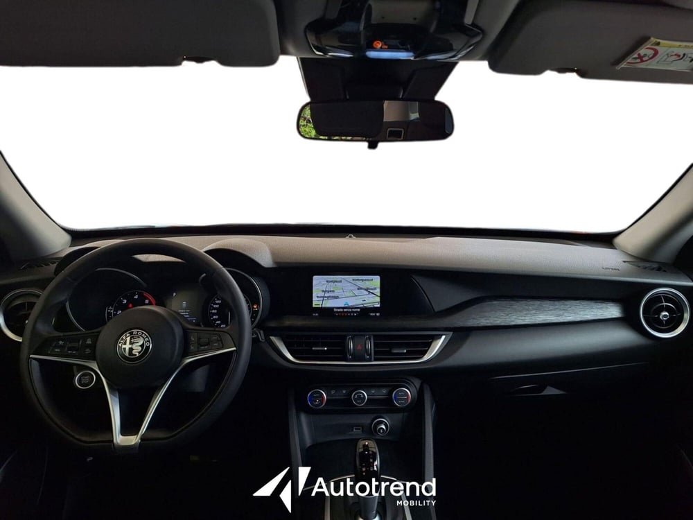 Alfa Romeo Stelvio usata a Bari (8)