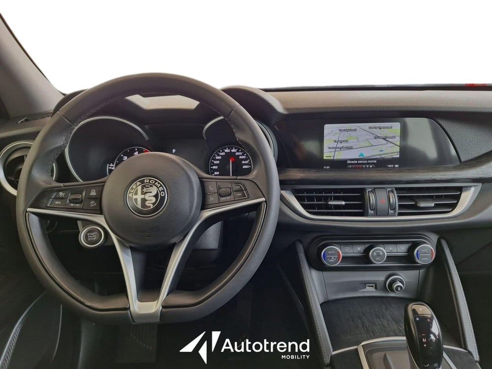 Alfa Romeo Stelvio usata a Bari (9)