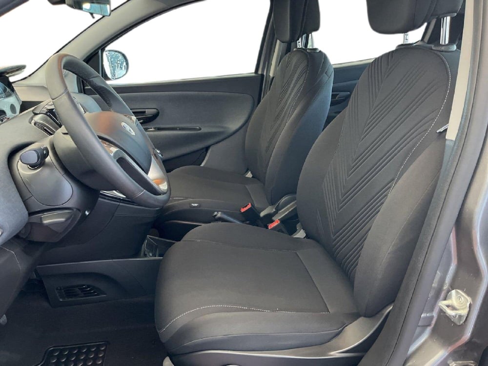 Lancia Ypsilon usata a Torino (10)