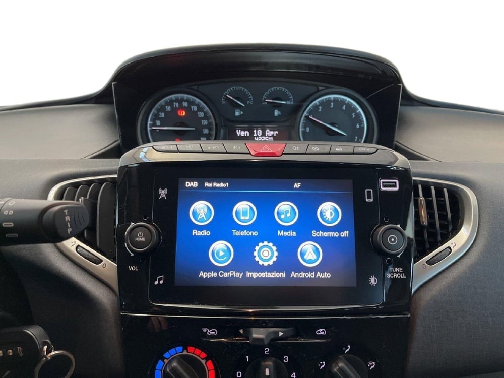 Lancia Ypsilon usata a Torino (13)