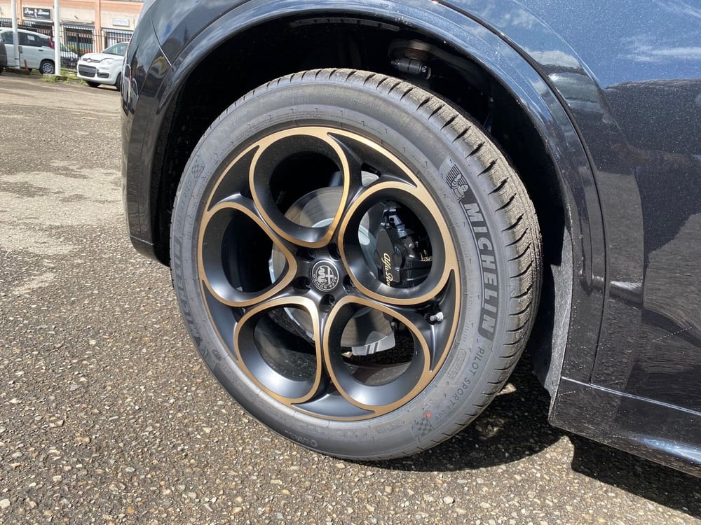 Alfa Romeo Stelvio nuova a Reggio Emilia (6)