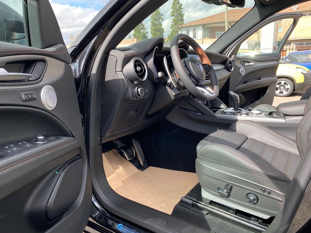 Alfa Romeo Stelvio nuova a Reggio Emilia (8)