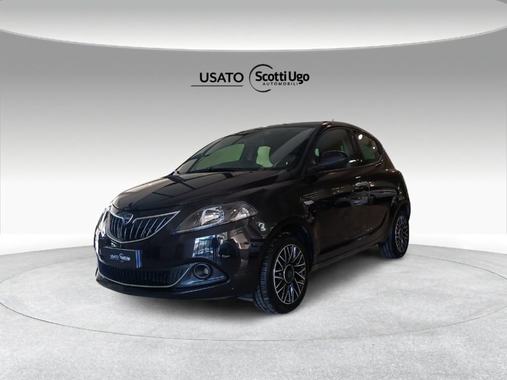 Lancia Ypsilon usata a Siena