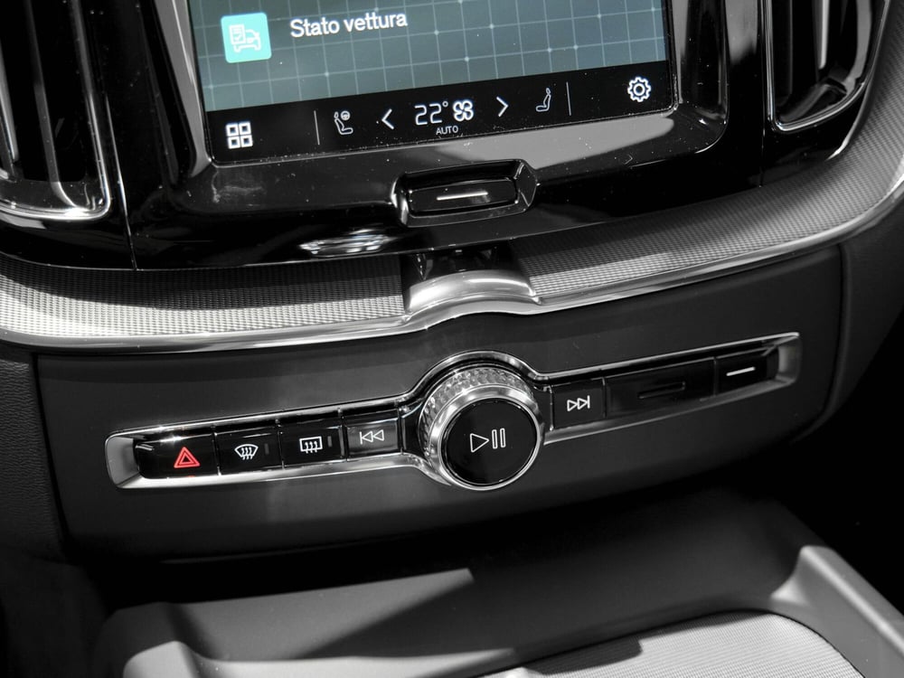 Volvo XC60 nuova a Prato (11)