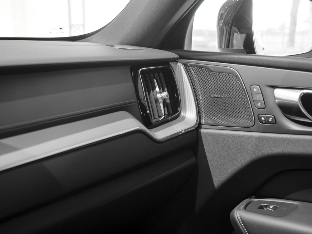 Volvo XC60 nuova a Prato (13)