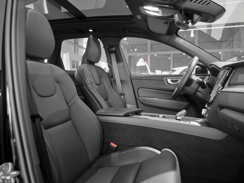Volvo XC60 nuova a Prato (14)