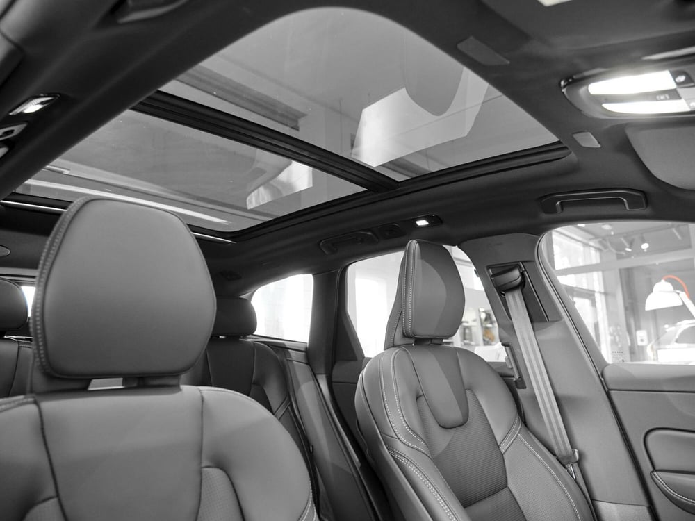 Volvo XC60 nuova a Prato (15)