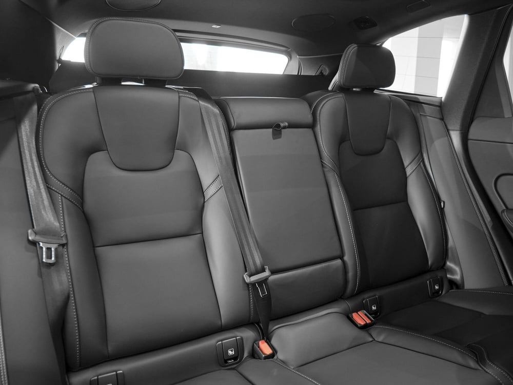 Volvo XC60 nuova a Prato (16)