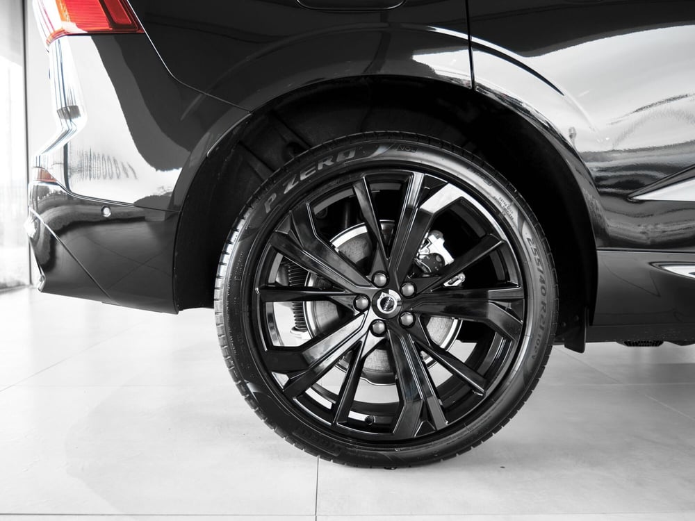 Volvo XC60 nuova a Prato (4)