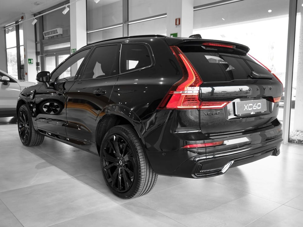 Volvo XC60 nuova a Prato (5)