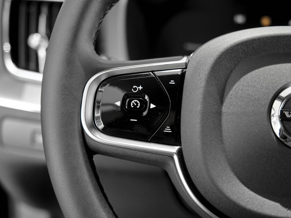 Volvo XC60 nuova a Prato (7)