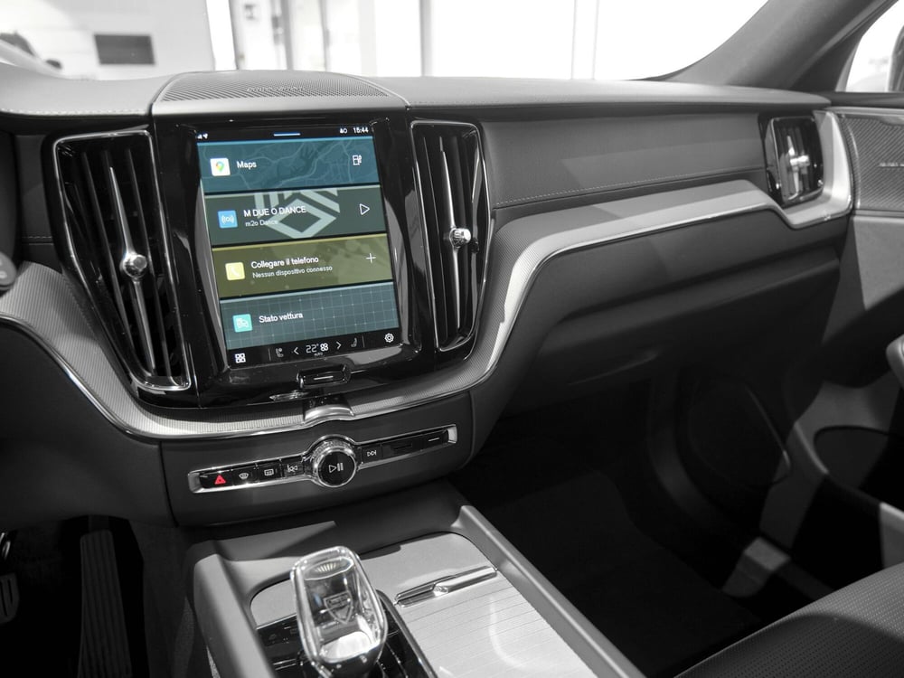 Volvo XC60 nuova a Prato (9)