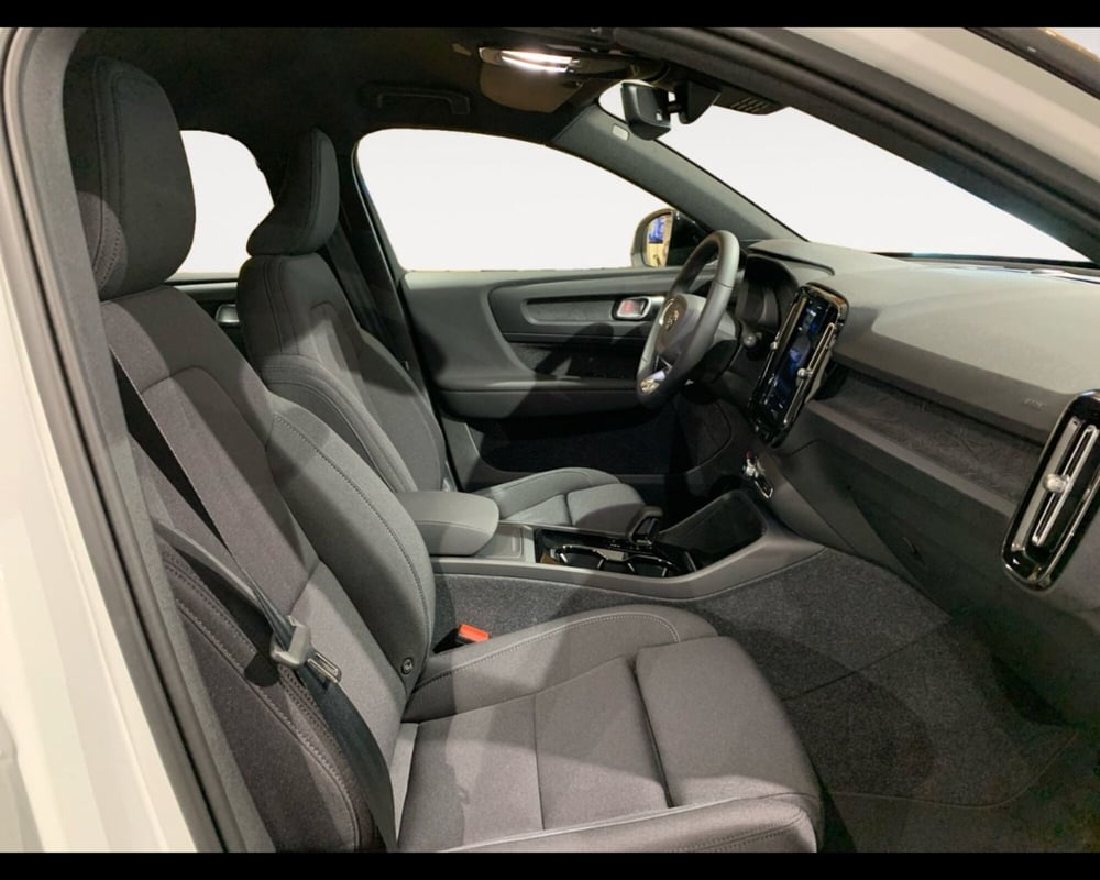 Volvo XC40 nuova a Ravenna (12)