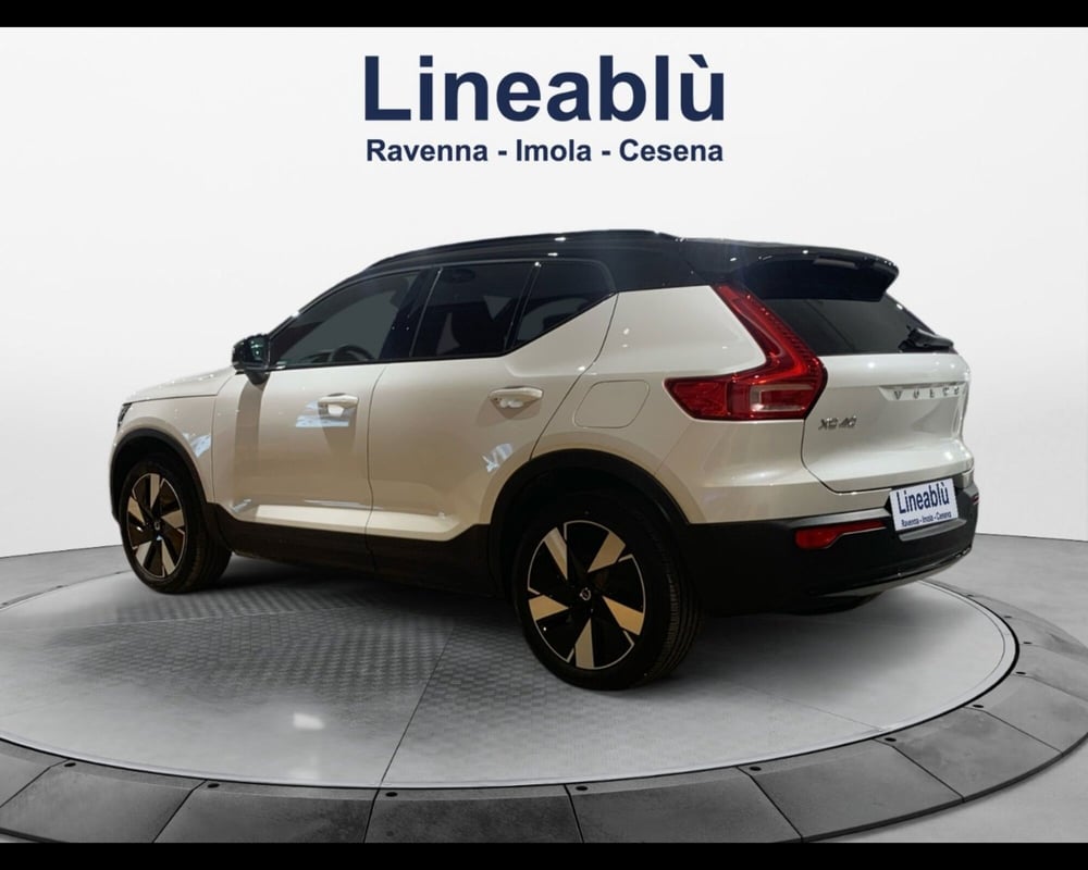 Volvo XC40 nuova a Ravenna (2)