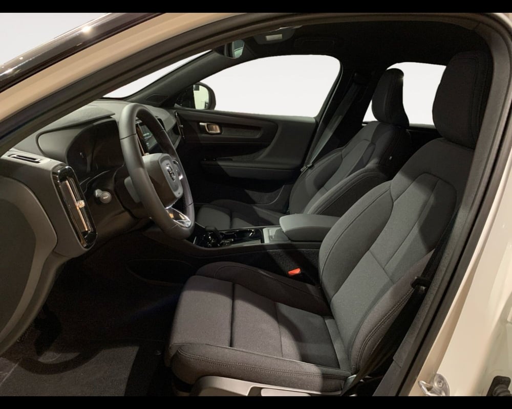Volvo XC40 nuova a Ravenna (9)
