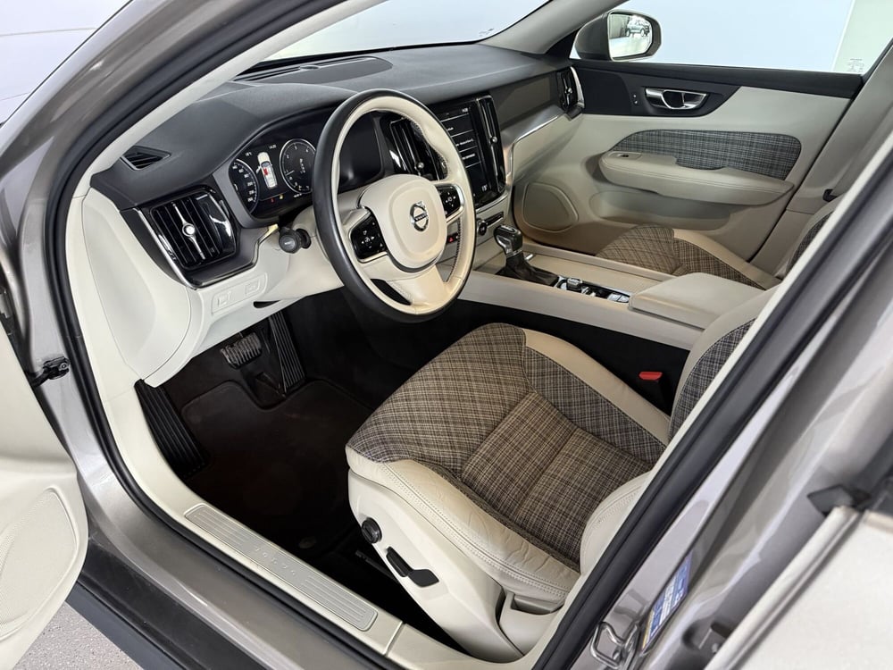 Volvo V60 Cross Country usata a Monza e Brianza (13)