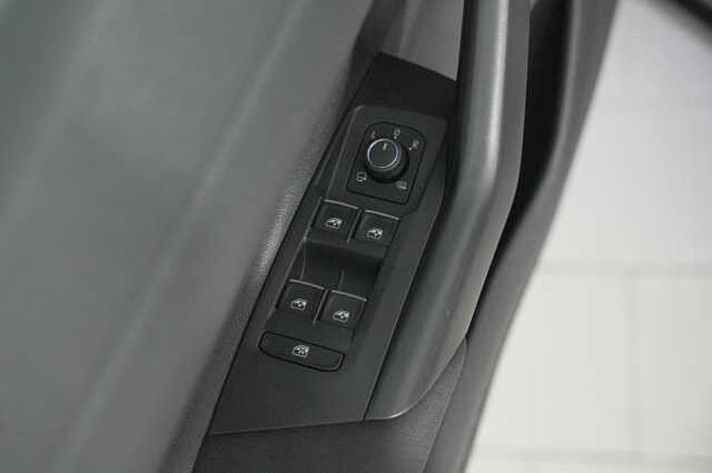 Volkswagen Taigo usata a Como (12)