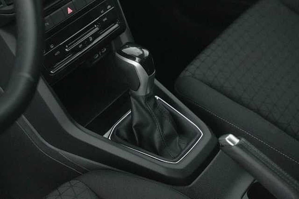 Volkswagen T-Cross usata a Como (14)