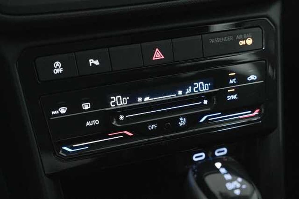 Volkswagen T-Cross usata a Como (18)
