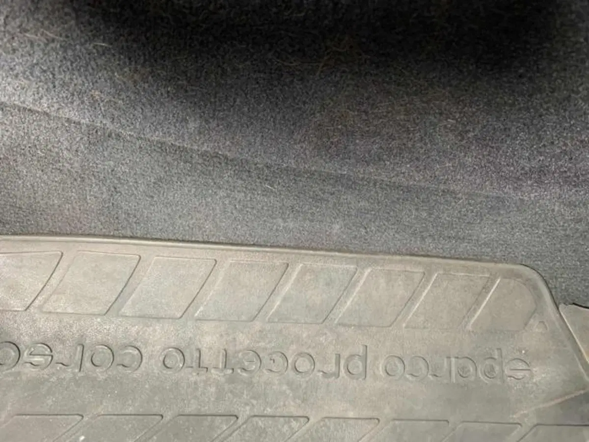 Land Rover Discovery Sport usata a Lucca (11)