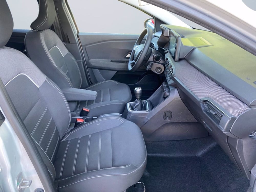 Dacia Jogger usata a Milano (11)