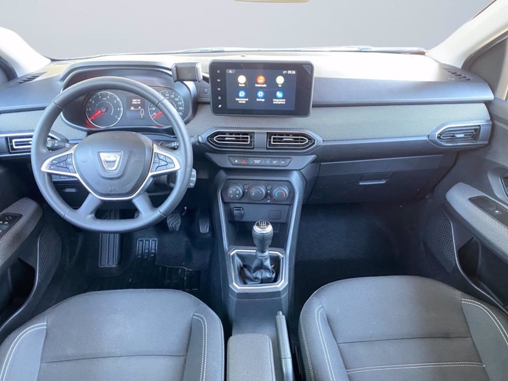 Dacia Jogger usata a Milano (12)