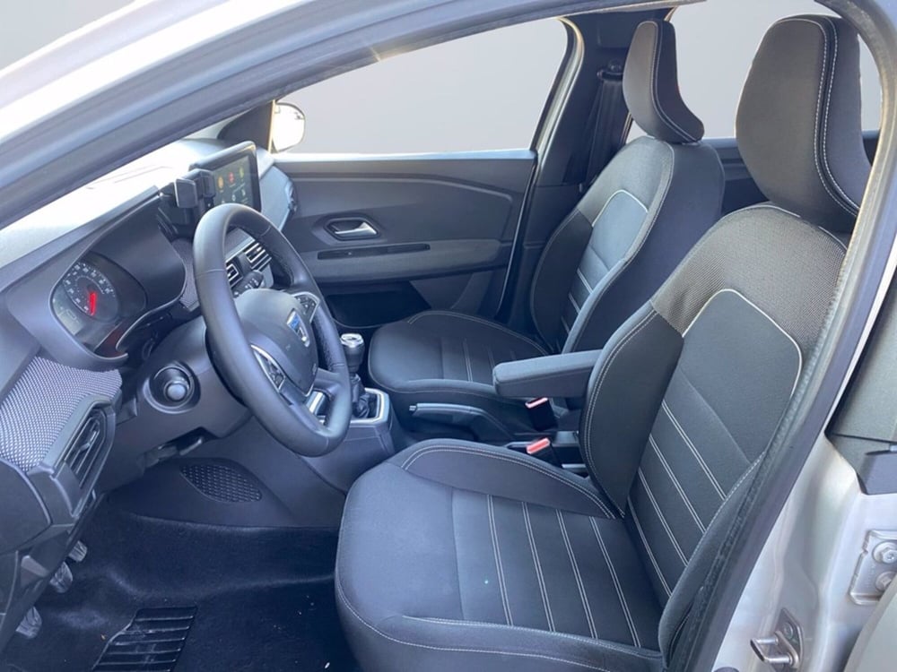 Dacia Jogger usata a Milano (9)