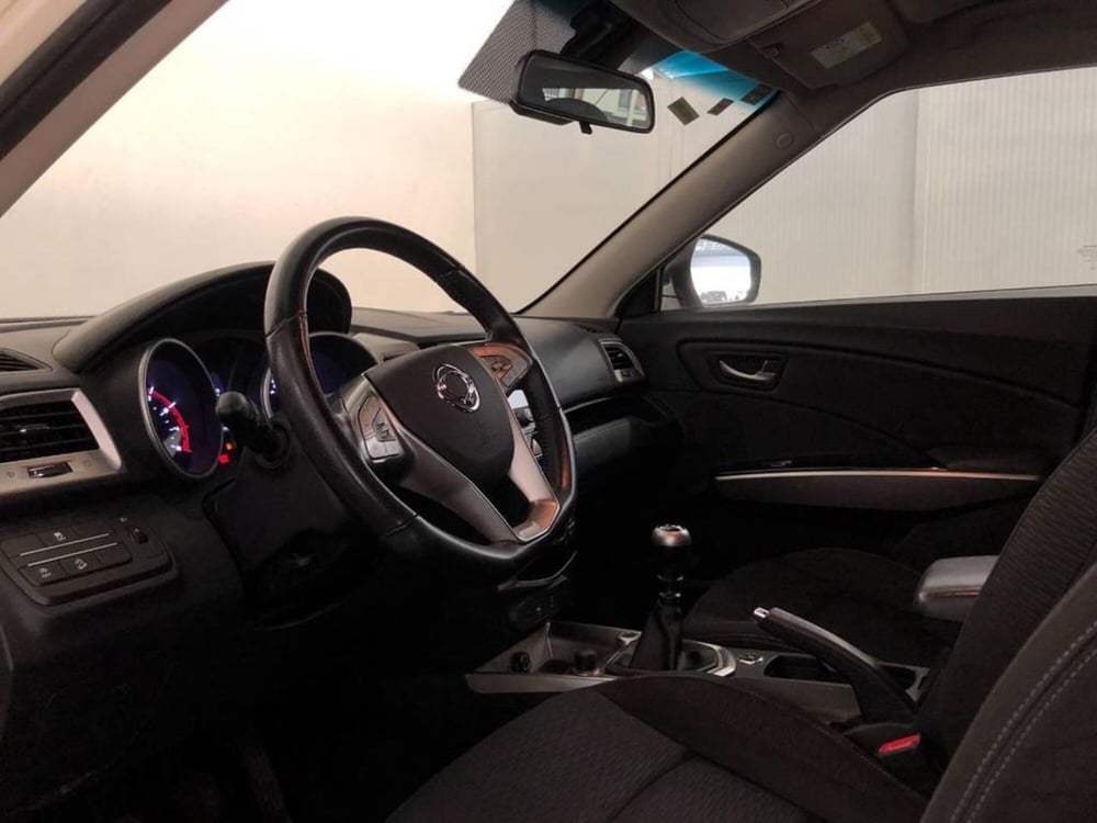 Ssangyong Tivoli usata a Torino (14)