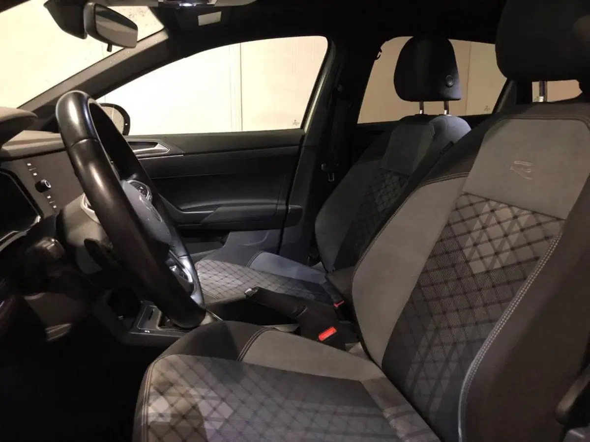 Volkswagen Taigo usata a Torino (9)