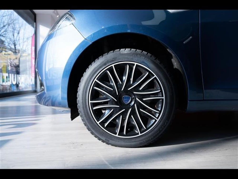 Lancia Ypsilon usata a Torino (6)