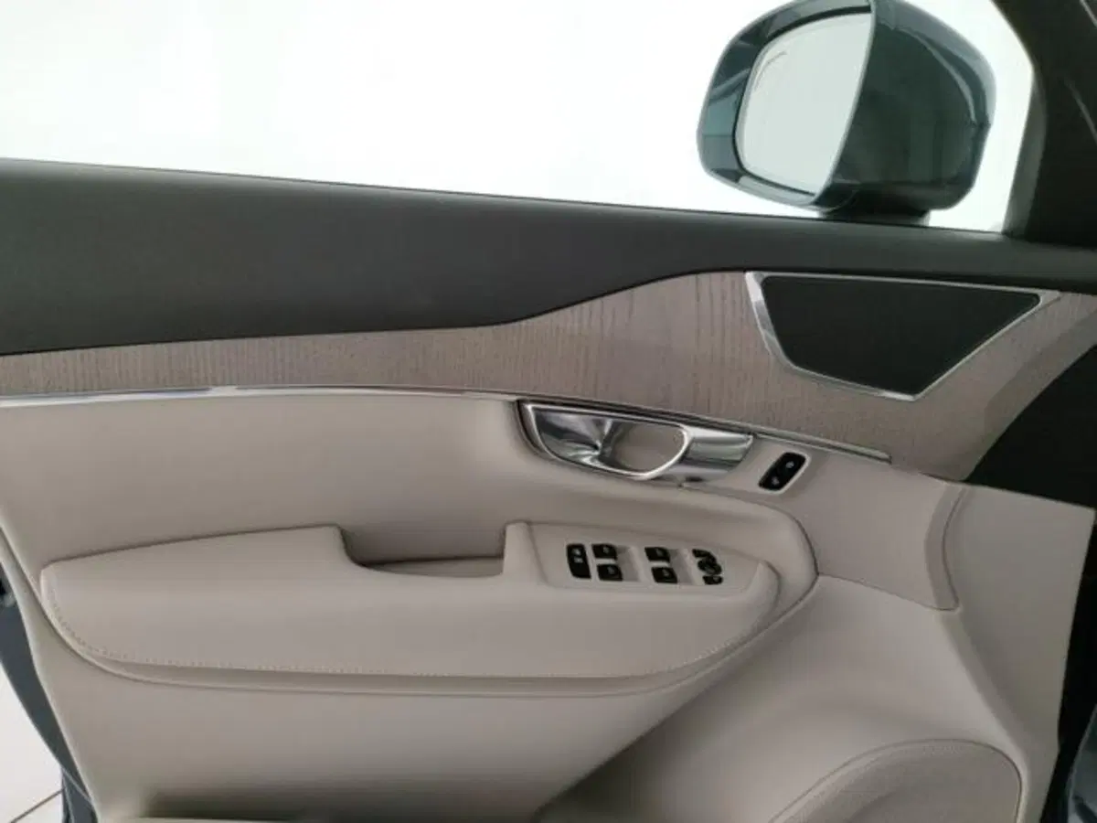 Volvo XC90 nuova a Modena (12)