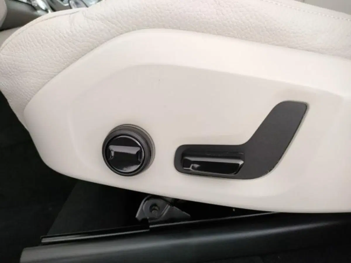Volvo XC90 nuova a Modena (15)