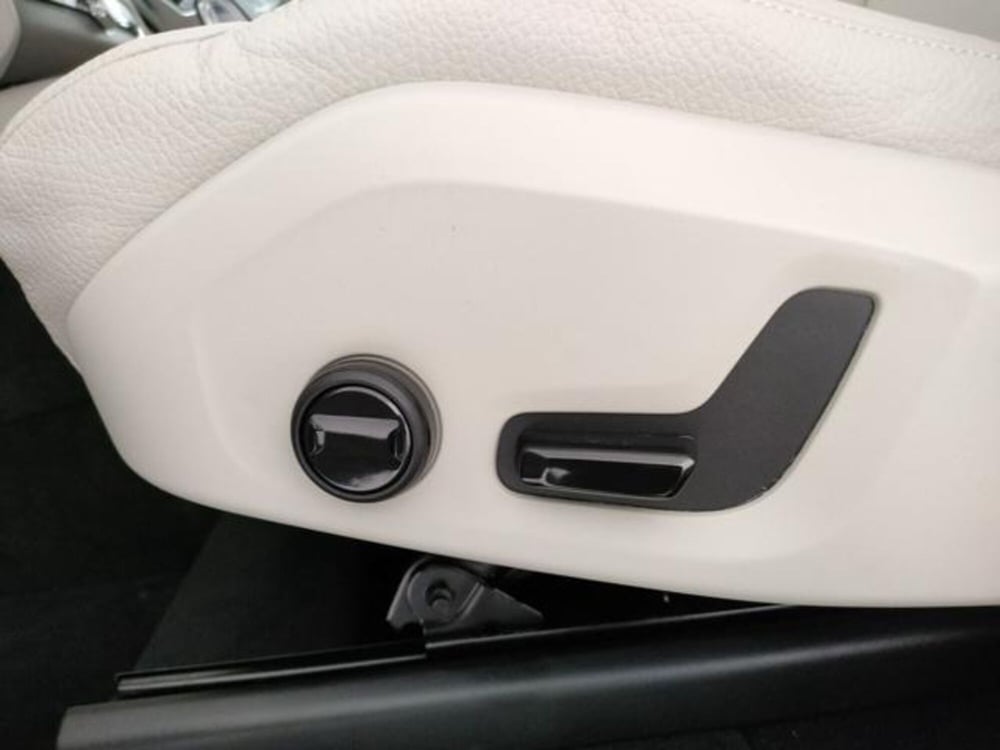 Volvo XC90 nuova a Modena (15)
