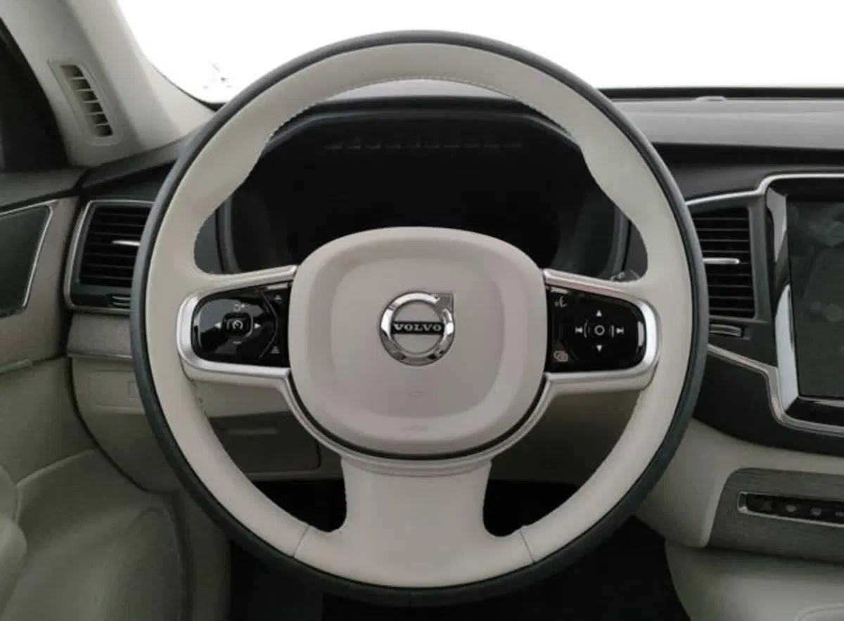 Volvo XC90 nuova a Modena (18)