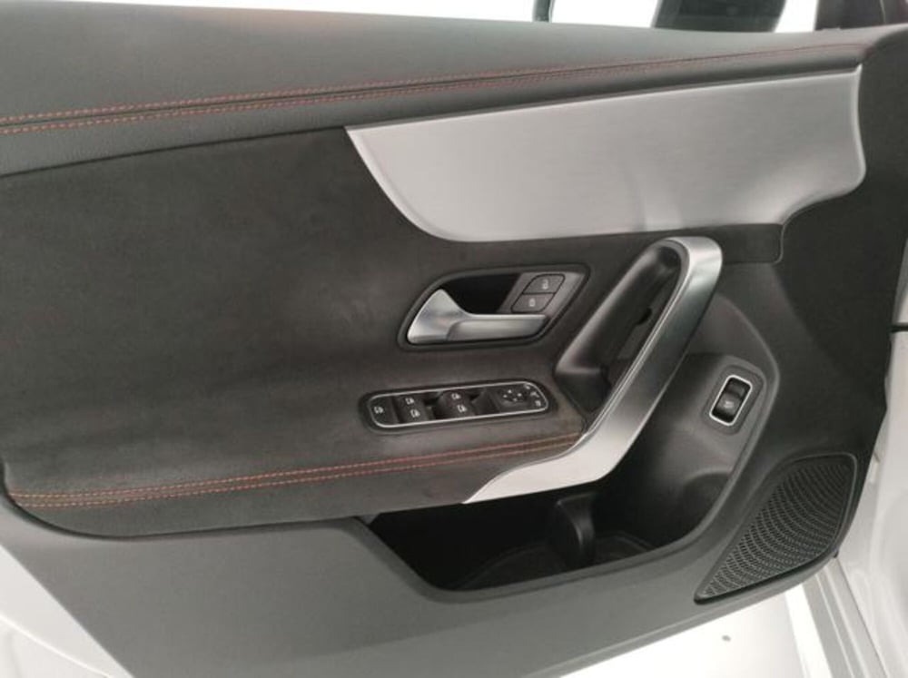 Mercedes-Benz CLA Shooting Brake usata a Modena (10)