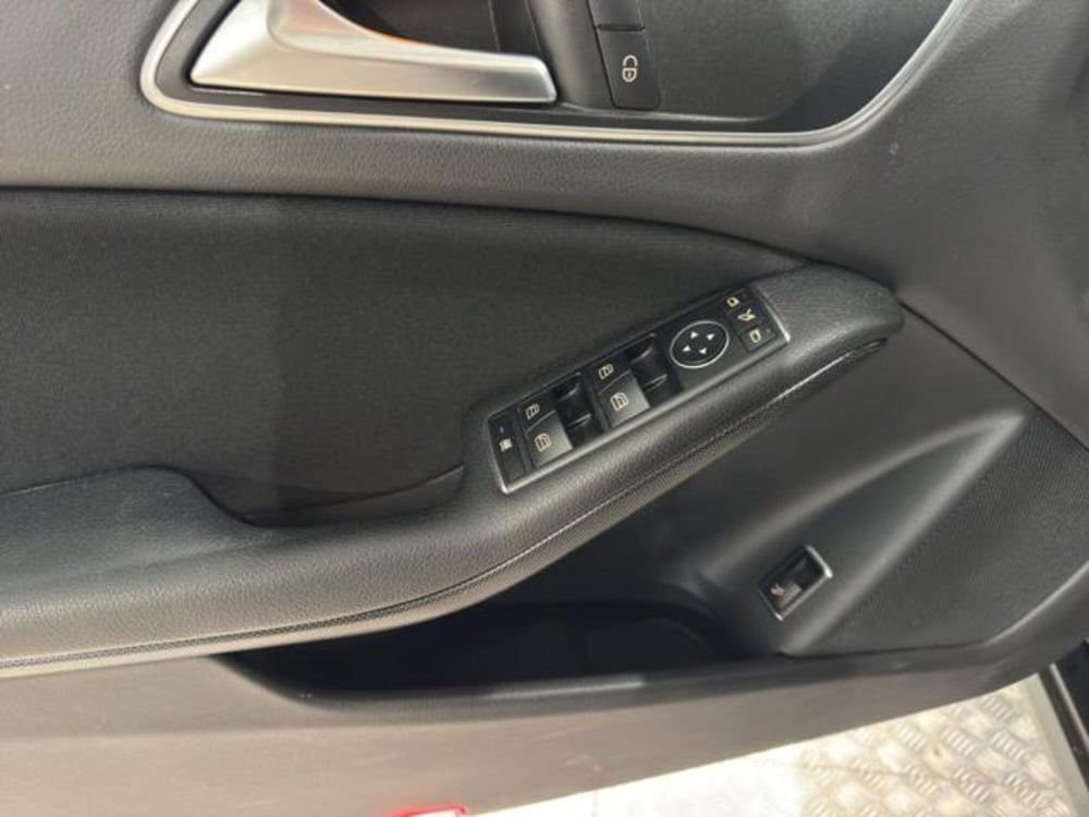 Mercedes-Benz GLA SUV usata a Milano (9)