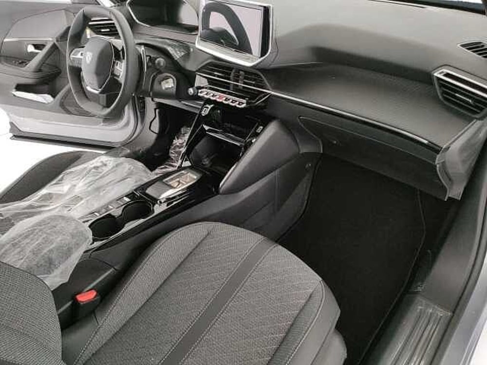 Peugeot 2008 nuova a Caserta (12)