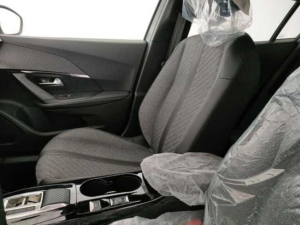 Peugeot 2008 nuova a Caserta (18)