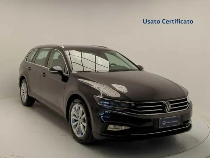 Volkswagen Passat Variant usata a Avellino