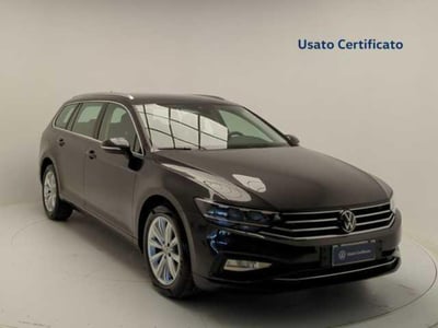 Volkswagen Passat Variant 2.0 TDI SCR EVO Business del 2023 usata a Pratola Serra