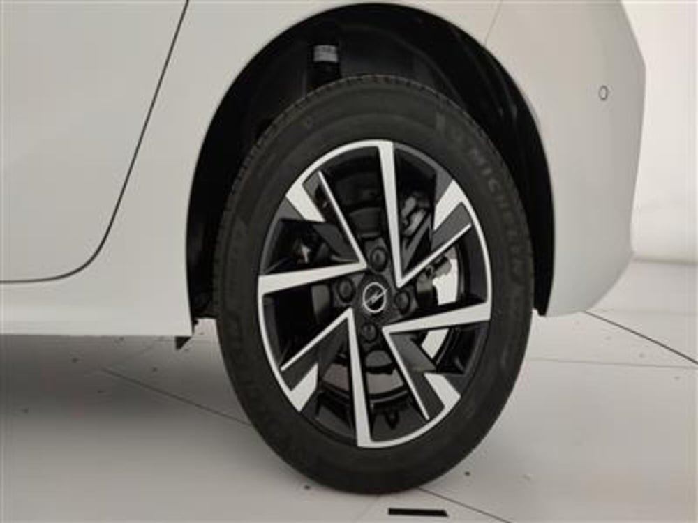 Opel Corsa nuova a Bari (12)