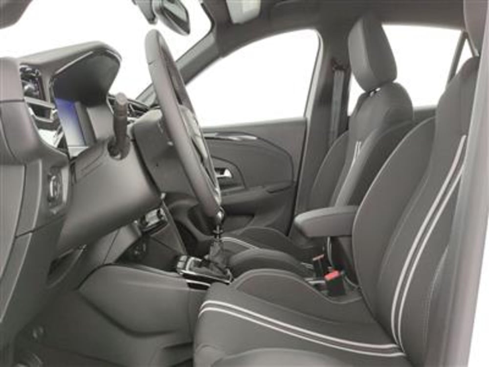 Opel Corsa nuova a Bari (13)