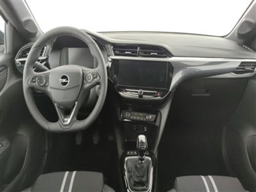 Opel Corsa nuova a Bari (15)