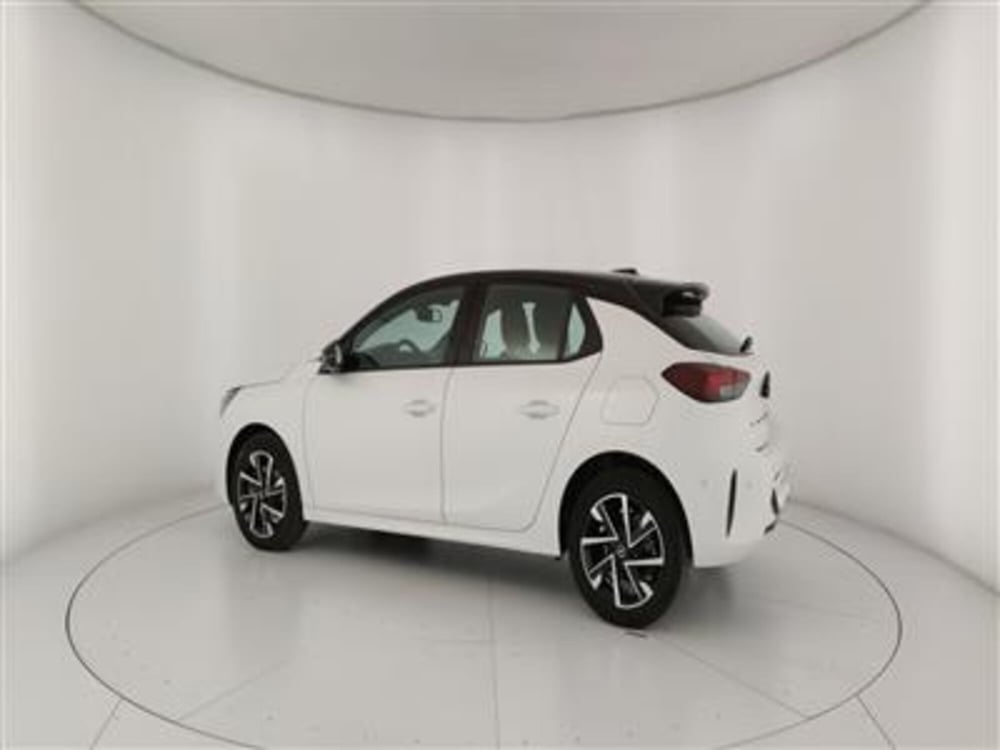 Opel Corsa nuova a Bari (4)