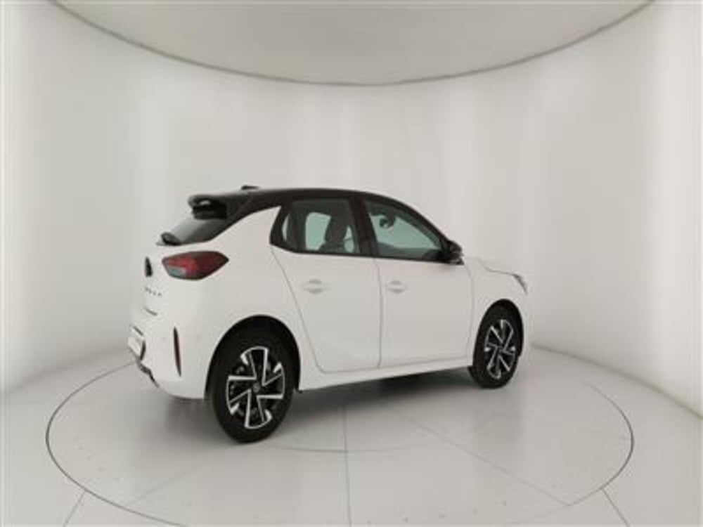 Opel Corsa nuova a Bari (8)