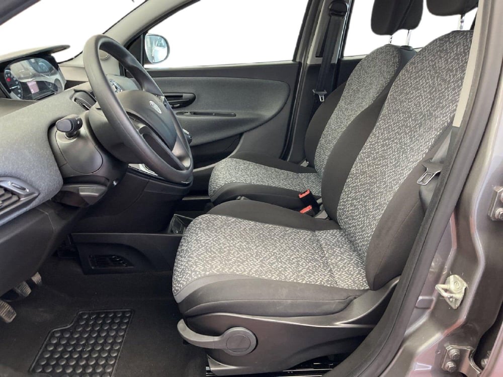 Lancia Ypsilon usata a Torino (10)